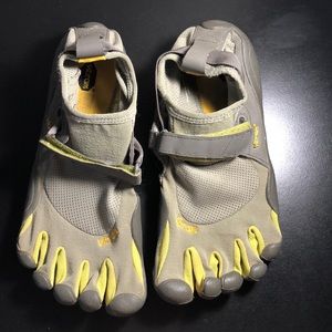 Vibram grey and green running shoes!